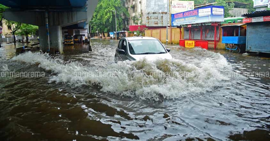 Floods in Maharashtra, Karnataka; rescue operations begin