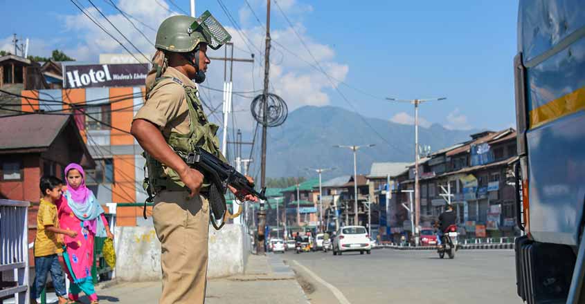 Home Ministry calls back over 7,000 paramilitary personnel from Kashmir Home Ministry calls back over 7,000 paramilitary personnel from Kashmir