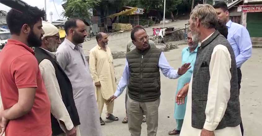 Hours after mobiles restored, SMS services blocked in Kashmir