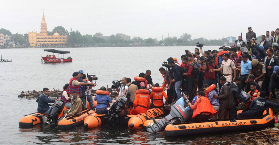 Eleven drowned as boats capsize during Ganesh idol immersion in Bhopal