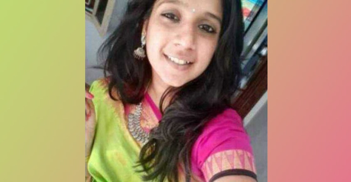 ADMK activist's flex crashes on Chennai techie, tanker crushes her life ADMK activist's flex crashes on Chennai techie, tanker crushes her life