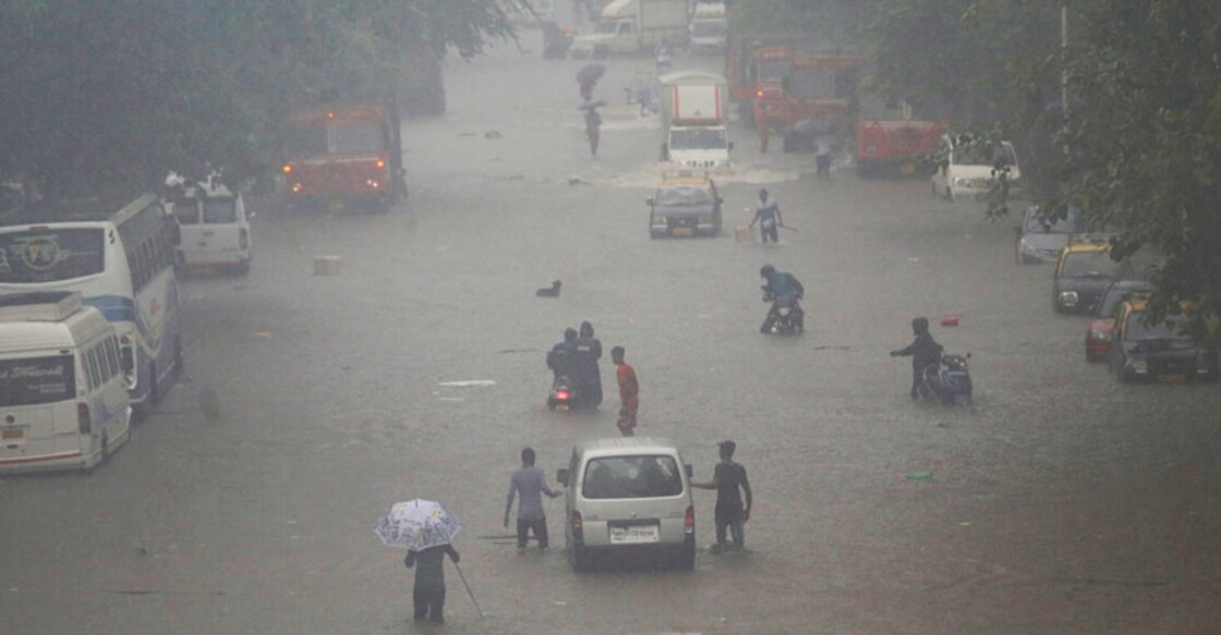 Prolonged monsoon causes mayhem across India, death toll mounts to 148 Prolonged monsoon causes mayhem across India, death toll mounts to 148