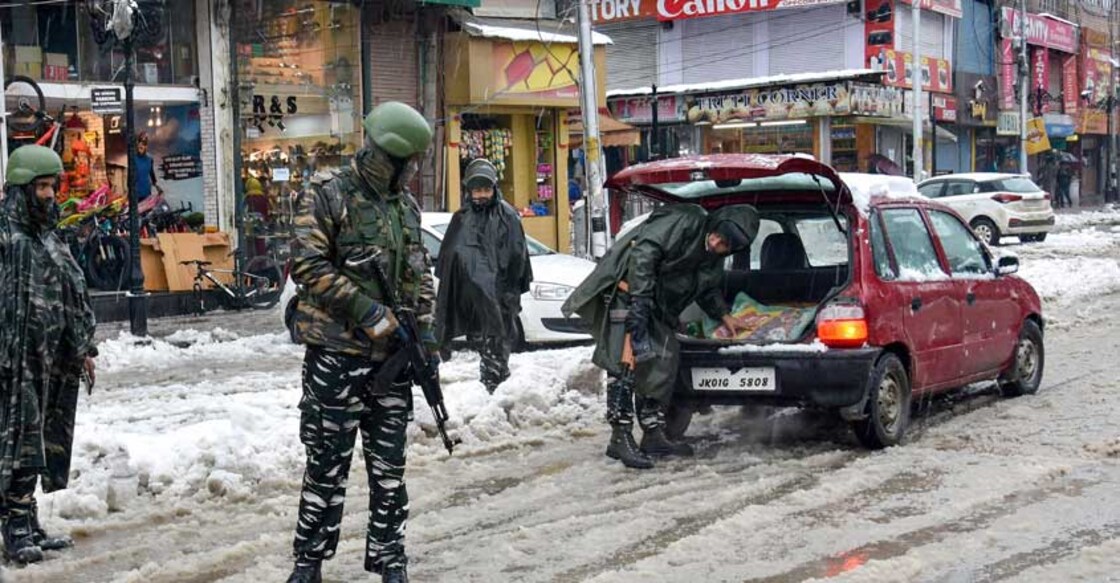 After five months, broadband, 2G Internet to be partially restored in Kashmir; No social media yet