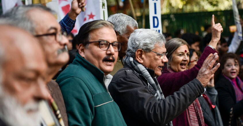 JNU students, marching towards Rashtrapati Bhavan, stopped by Delhi Police JNU students, marching towards Rashtrapati Bhavan, stopped by Delhi Police