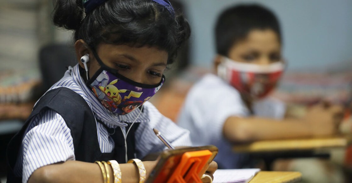 WHO fine-tunes advice on COVID masks for public, health workers