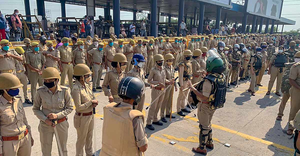 Rahul, Priyanka on way to Hathras after high drama, SIT completes probe into Dalit teen's death Rahul, Priyanka on way to Hathras after high drama, SIT completes probe into Dalit teen's death