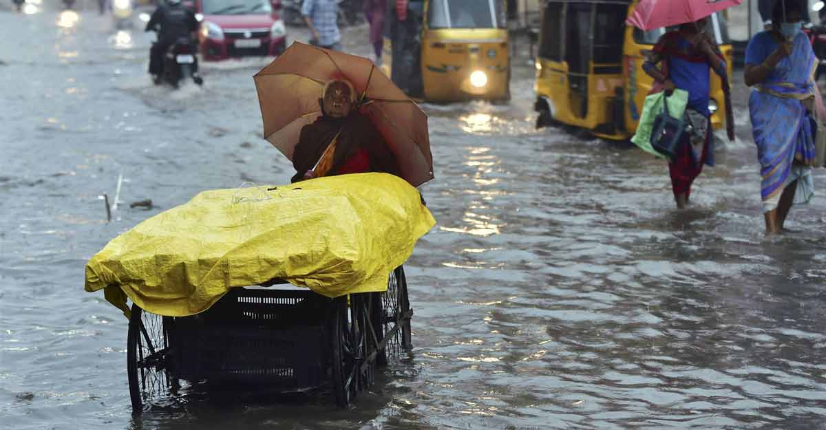 Chennai roads inundated as cyclone Nivar triggers intermittent rain Chennai roads inundated as cyclone Nivar triggers intermittent rain