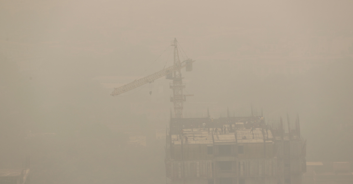 Delhi suffers from severe air pollution for third straight day