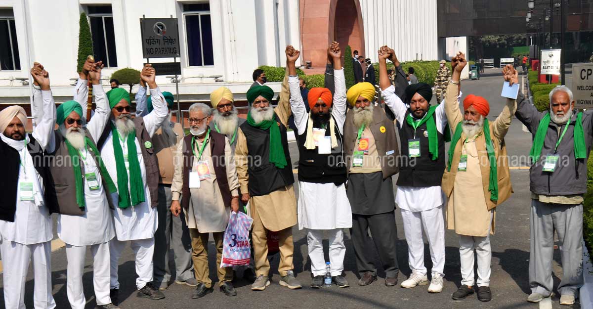 Union ministers meet farmers' groups to break deadlock