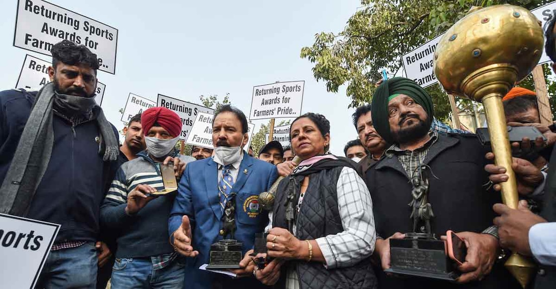 Athletes march towards Rashtrapati Bhavan to return awards, halted midway