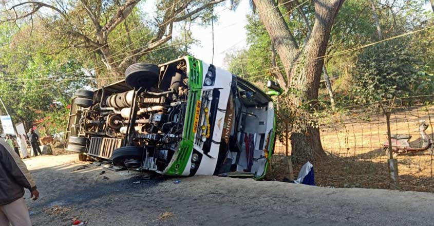 Bengaluru-Malappuram bus overturns in Karnataka, woman killed, several injured Bengaluru-Malappuram bus overturns in Karnataka, woman killed, several injured