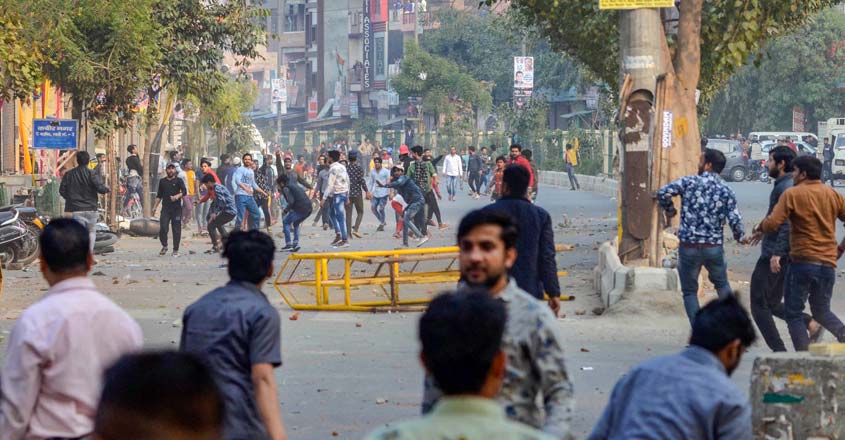 Pro & anti-CAA groups clash in Delhi; man shot at by 'miscreant' in UP's Aligarh Pro & anti-CAA groups clash in Delhi; man shot at by 'miscreant' in UP's Aligarh