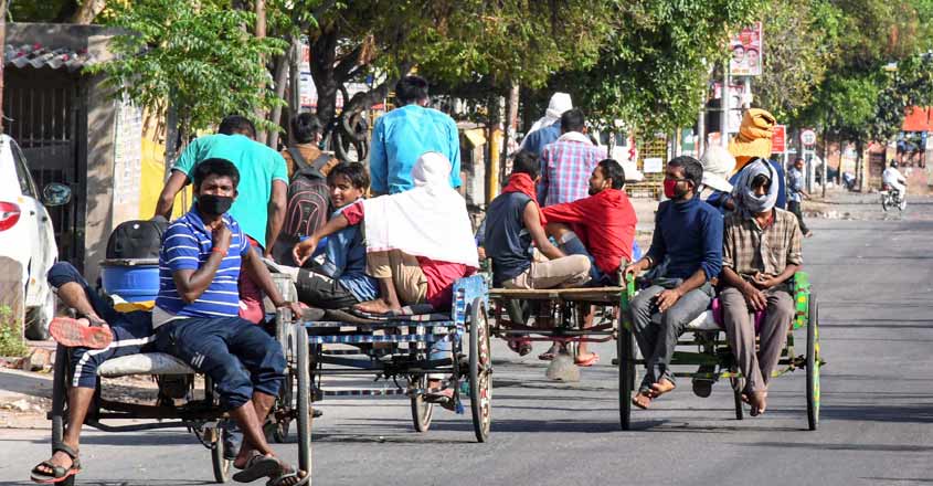 India lockdown: Delhi, UP governments in virtual war over migrants India lockdown: Delhi, UP governments in virtual war over migrants
