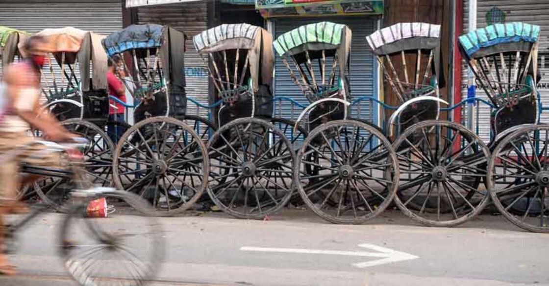 Rickshaws are parked on a roadside during the 21-day government-imposed nationwide lockdown to prevent the spreading of COVID-19 in Kolkata. Photo: AFP via PTI