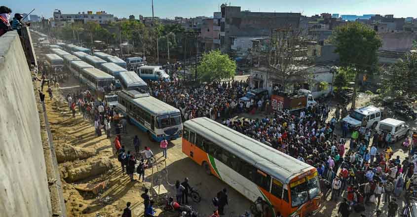 India lockdown: Delhi, UP governments in virtual war over migrants India lockdown: Delhi, UP governments in virtual war over migrants