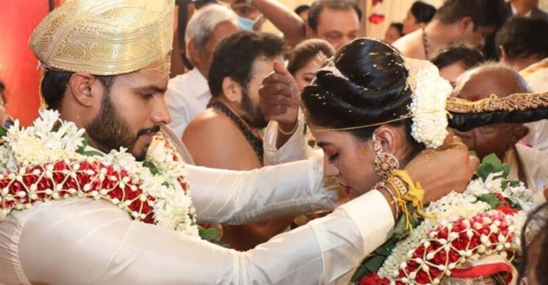 Scores throng Kumaraswamy's son's wedding venue ignoring lockdown norms
