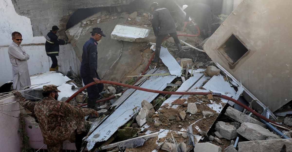 At least 82 dead as Pakistan plane crashes in residential area in Karachi At least 82 dead as Pakistan plane crashes in residential area in Karachi