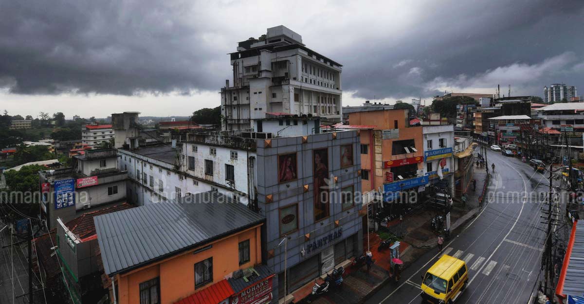 Heavy rains lash parts of Kerala: Flash flood alert in Thrissur, Palakkad, Kottayam & Idukki districts