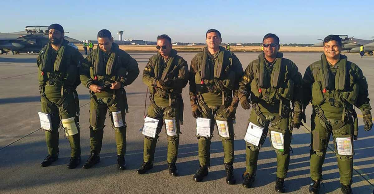First batch of 5 Rafale jets for India takes off from France First batch of 5 Rafale jets for India takes off from France