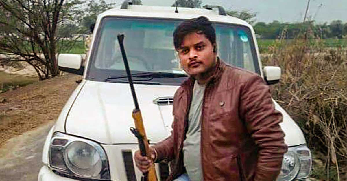 Gangster Vikas Dubey arrested near Ujjain temple in MP, two aides killed in UP Gangster Vikas Dubey arrested near Ujjain temple in MP, two aides killed in UP