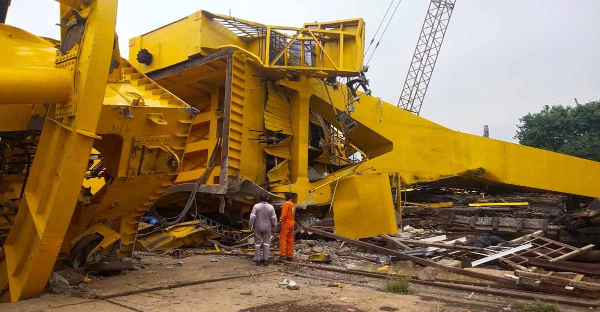 Eleven killed after crane collapses at Hindustan Shipyard in Visakhapatnam | Video Eleven killed after crane collapses at Hindustan Shipyard in Visakhapatnam | Video
