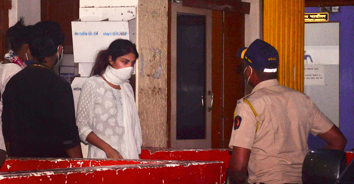 Sushant case: CBI questions Rhea for more than 10 hours Sushant case: CBI questions Rhea for more than 10 hours