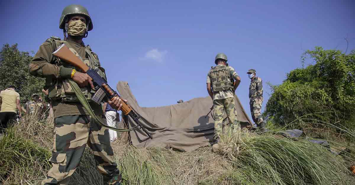 BSF discovers tunnel along India-Pak border in Jammu, foils infiltration bid BSF discovers tunnel along India-Pak border in Jammu, foils infiltration bid