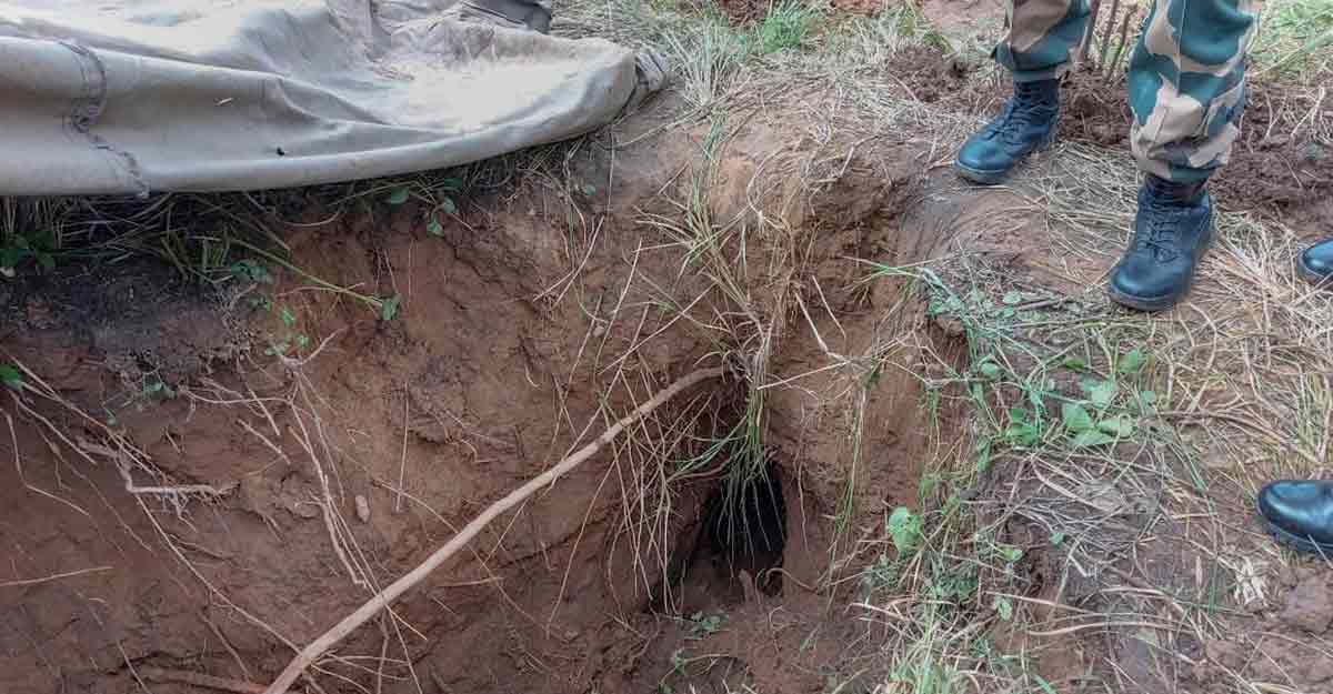 BSF discovers tunnel along India-Pak border in Jammu, foils infiltration bid BSF discovers tunnel along India-Pak border in Jammu, foils infiltration bid