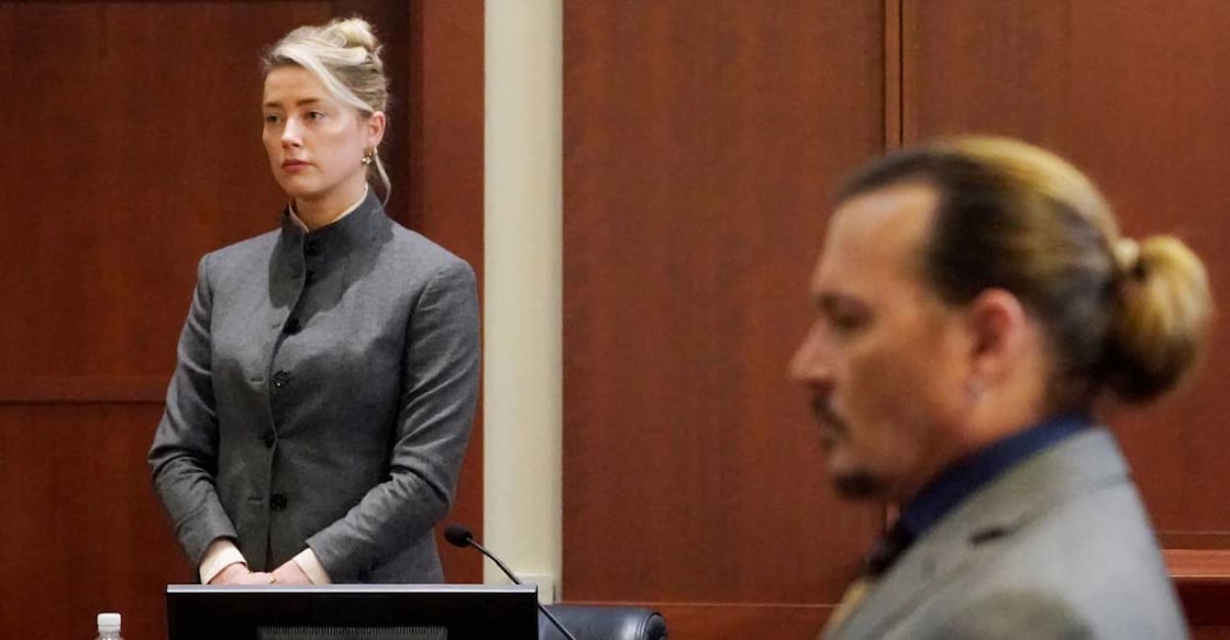 Actors Amber Heard and Johnny Depp watch as the jury leaves the courtroom at the end of the day at the Fairfax County Circuit Courthouse in Fairfax, Va., Monday, May 16, 2022. Photo: Steve Helber/Pool via Reuters