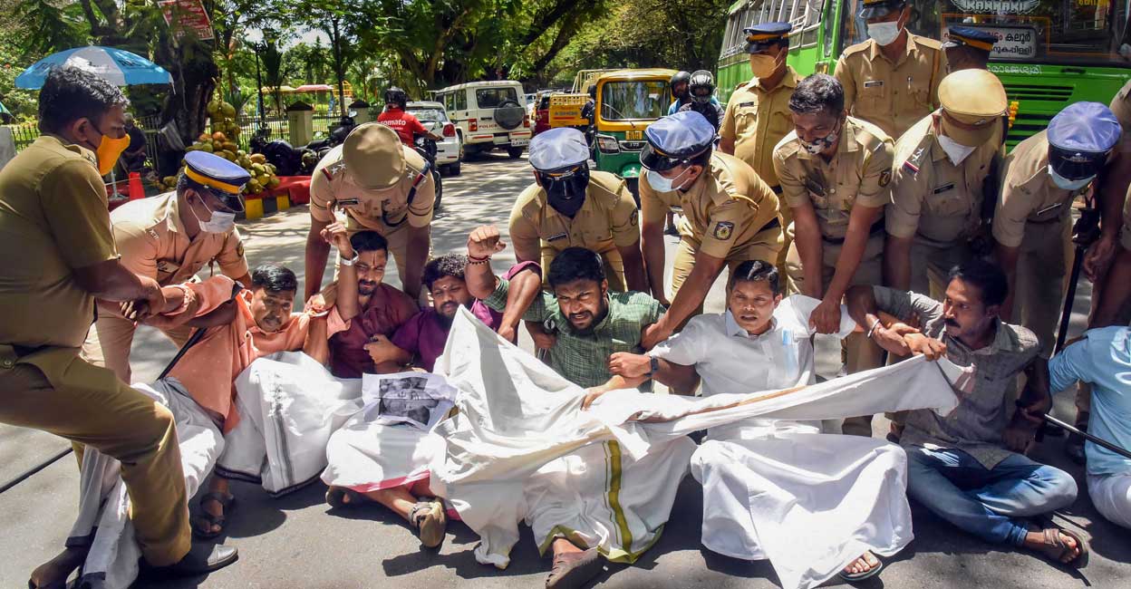 BJP activists Police personnel detain BJP activists during their protest demanding the resignation of Kerala Chief Minister Pinarayi Vijayan in the wake of the allegations raised against him by Swapna Suresh, an accused in the Kerala gold smuggling case, in Kochi, Wednesday, June 8, 2022. Photo: PTI