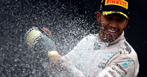 Lewis Hamilton win takes F1 title battle down to last race