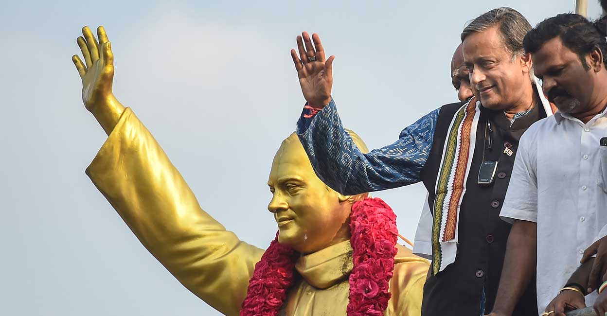 Shashi Tharoor while paying tribute to former PM Rajiv Gandhi during his election campaign for the party's presidential election in Chennai, Thursday, Oct. 6, 2022. Photo: PTI/R Senthil Kumar