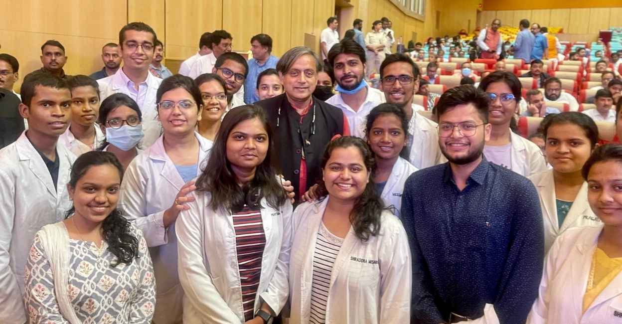 Photos from the National Conclave of ⁦AIPC, Raipur. Shashi Tharoor is seen with delegates from Kerala. Photo: Shashi Tharoor/Twitter