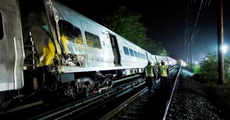 train-derails-newyork