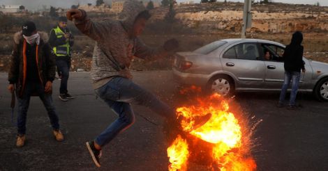 Palestinian stabs Israeli in Jerusalem, anti-Trump protest flares in Beirut