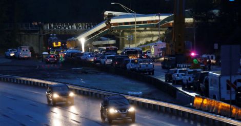 Amtrak train derails in Washington, 3 killed