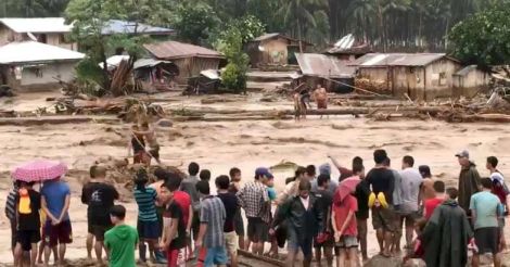  More than 100 dead in Philippine mudslides, flooding