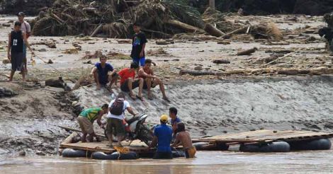  More than 100 dead in Philippine mudslides, flooding