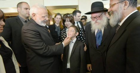 PTI7_5_2017_000161A, Modi meets 26/11 child survivor in Israel  