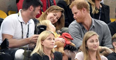 Will you dare to steal prince Harry's popcorn? This little girl did | Video