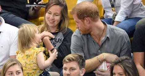 Will you dare to steal prince Harry's popcorn? This little girl did | Video
