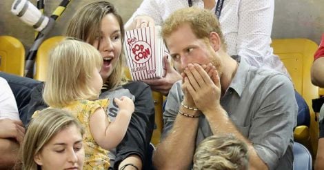Will you dare to steal prince Harry's popcorn? This little girl did | Video