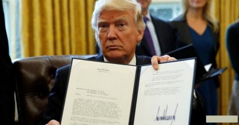US prez Trump signs order to build Mexican border wall