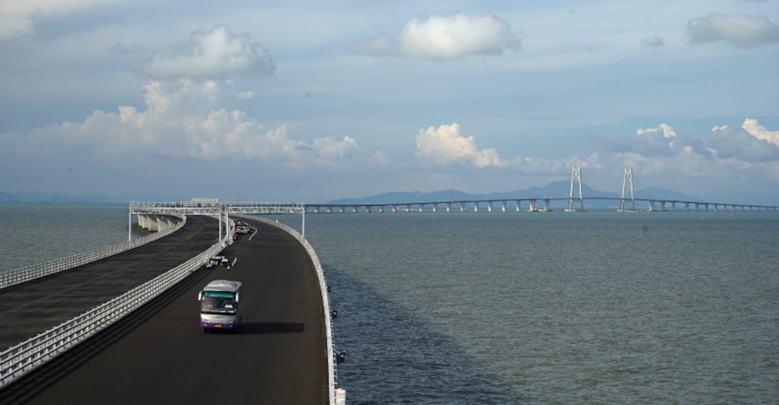 China's Xi opens world's longest sea bridge linking Hong Kong, Macau China's Xi opens world's longest sea bridge linking Hong Kong, Macau