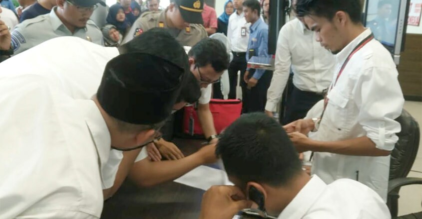 Indonesian flight from Jakarta to Sumatra has crashed Indonesian flight from Jakarta to Sumatra has crashed