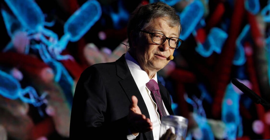 Poop in hand, Bill Gates lauds China's toilet revolution