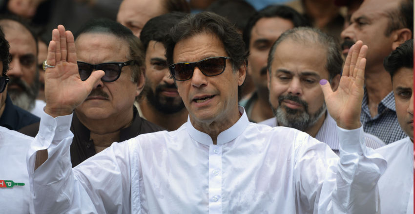 Imran Khan&#39;s govt preparing proposal to resolve Kashmir issue | Imran Khan | Pakistan election | Pakistan prime minister | Cricketer Imran Khan | Imran Khan swearing in | Nawaz Sharif | Kashmir