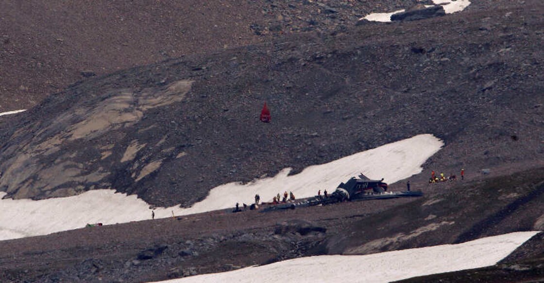 20 feared dead in Swiss Alps plane crash