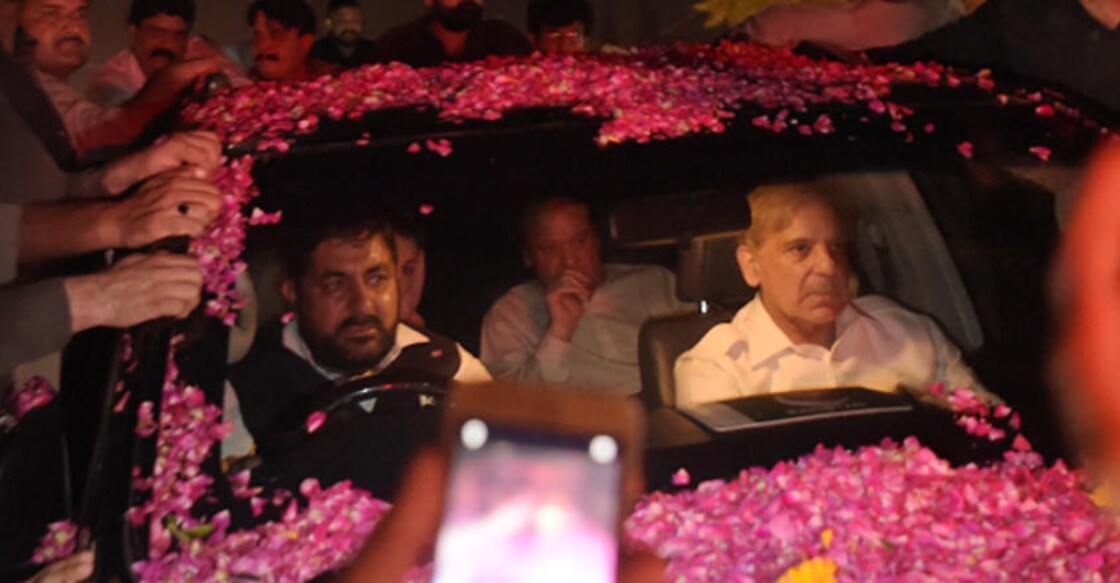 Ousted Pakistan PM Sharif, daughter freed from jail