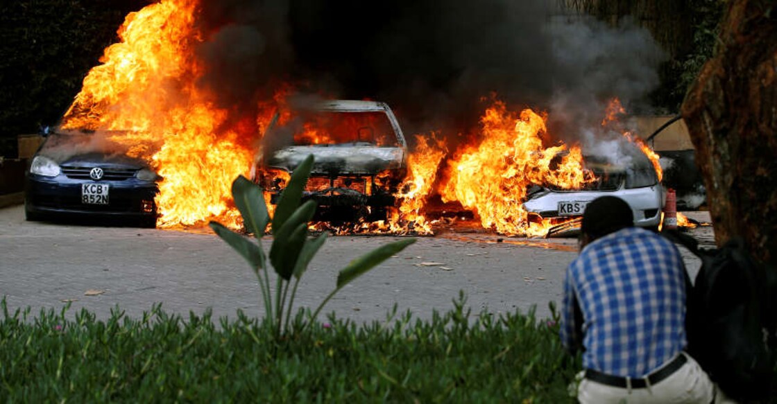 Gunmen storm Kenyan hotel compound, Somali Islamists claim lethal attack